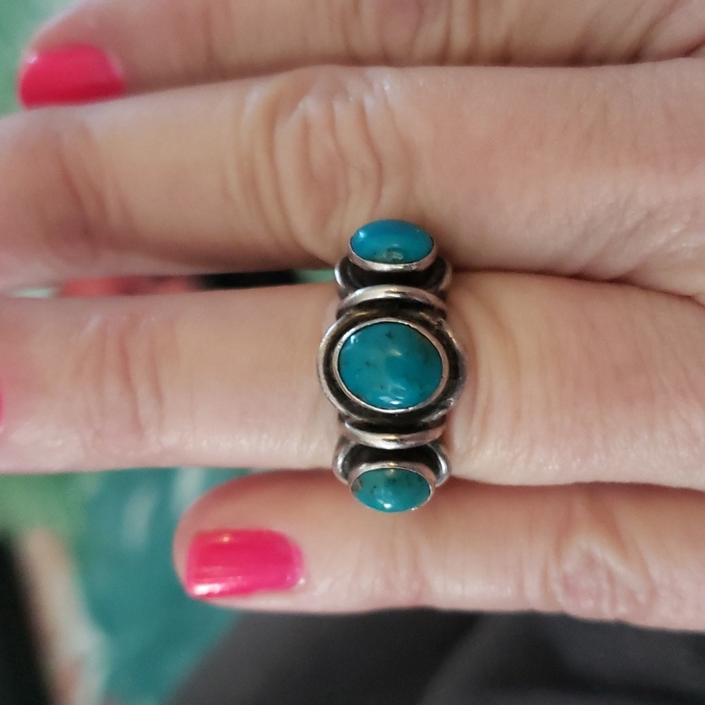 Vintage 3 stone handmade turquoise ring